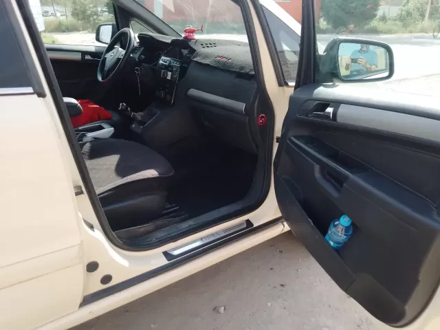 Opel Zafira, 2010 1, avtobaza.tj