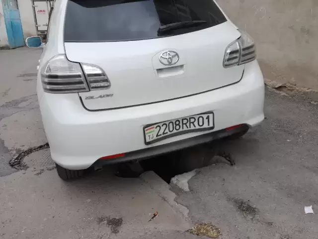 Toyota Blade, 2010 1, avtobaza.tj