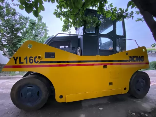 Каток Xcmg, 2004 1, avtobaza.tj