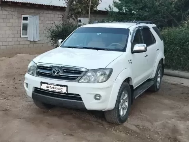 Toyota Fortuner 1, avtobaza.tj