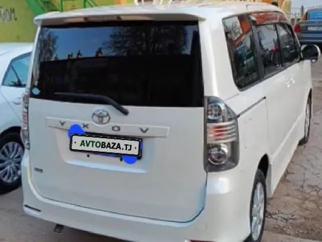 Toyota Voxy 1, avtobaza.tj