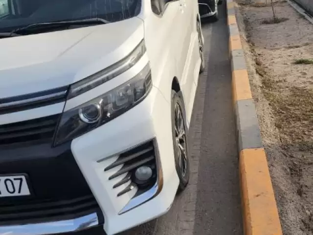 Toyota Voxy, 2014 1, avtobaza.tj