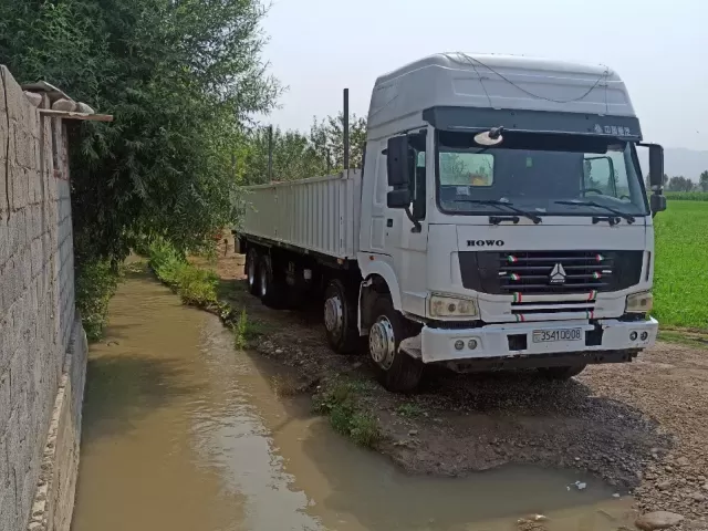 Контейнеровоз Howo, 2013 1, avtobaza.tj