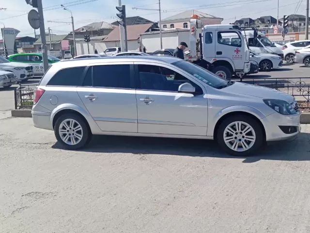 Opel Astra H, 2010 1, avtobaza.tj