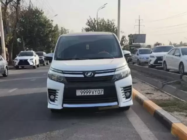 Toyota Voxy, 2014 1, avtobaza.tj