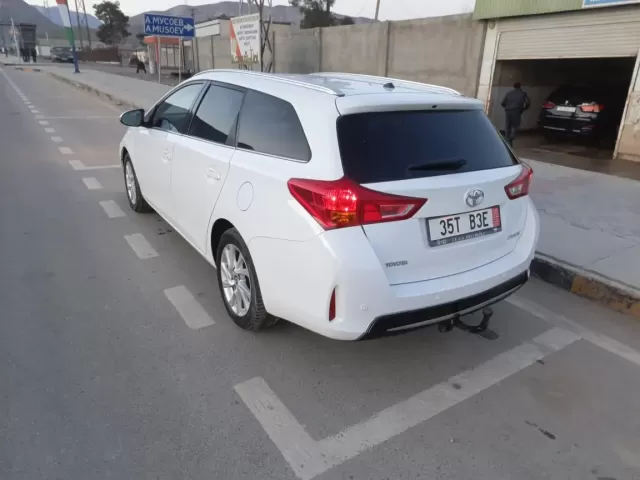 Toyota Auris, 2014 1, avtobaza.tj