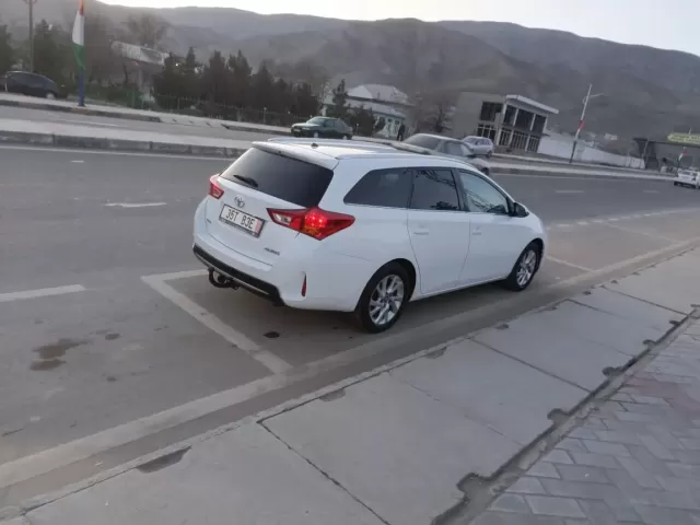 Toyota Auris, 2014 1, avtobaza.tj