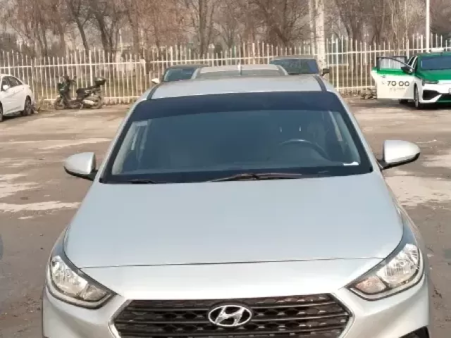 Hyundai Solaris 1, avtobaza.tj