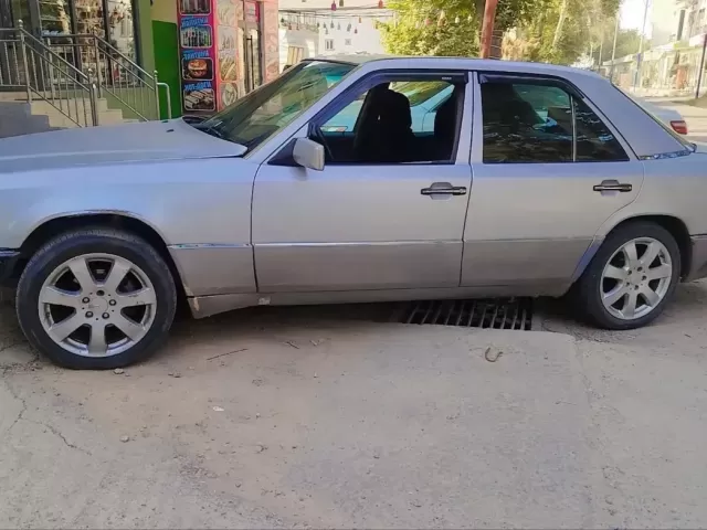 Mercedes-Benz E class, 1991 1, avtobaza.tj