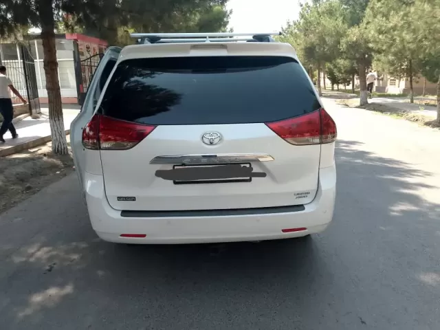Toyota Sienna, 2013 1, avtobaza.tj