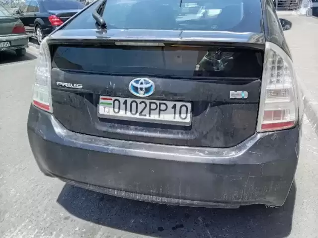 Toyota Prius, 2010 1, avtobaza.tj