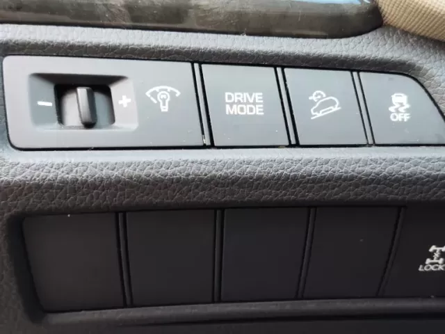 Hyundai Santa Fe, 2017 1, avtobaza.tj