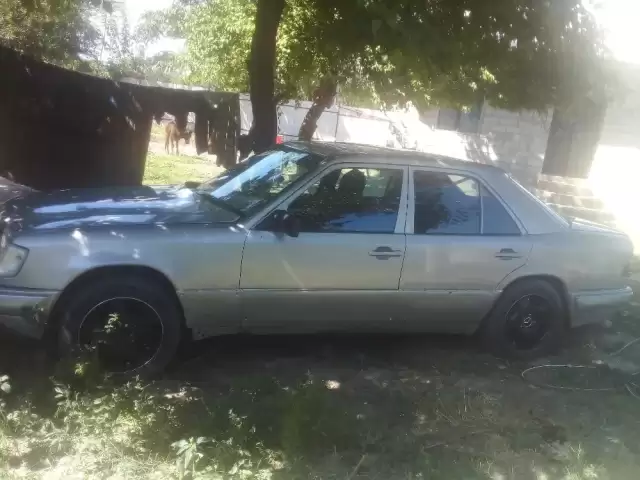 Mercedes-Benz W124, 1995 1, avtobaza.tj