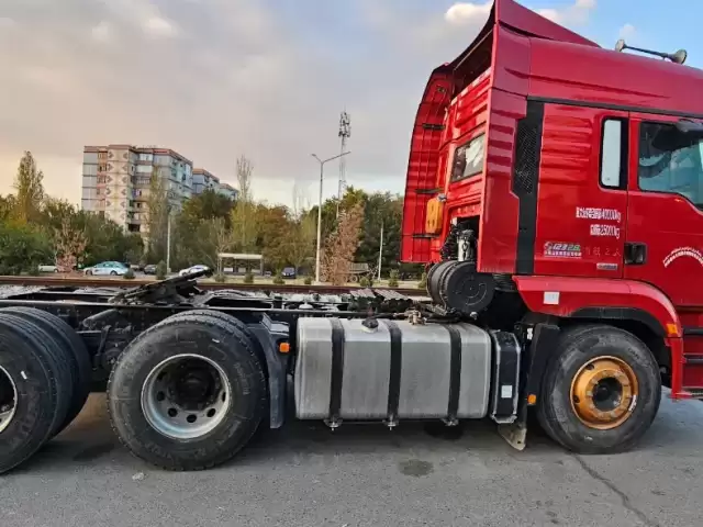 Седельный тягач Shacman M3000S, 2021 1, avtobaza.tj