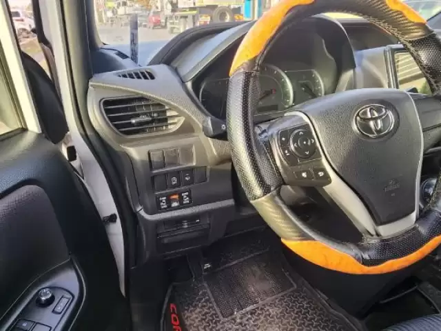 Toyota Voxy, 2014 1, avtobaza.tj