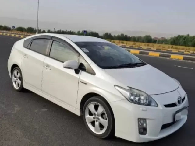 Toyota Prius 1, avtobaza.tj