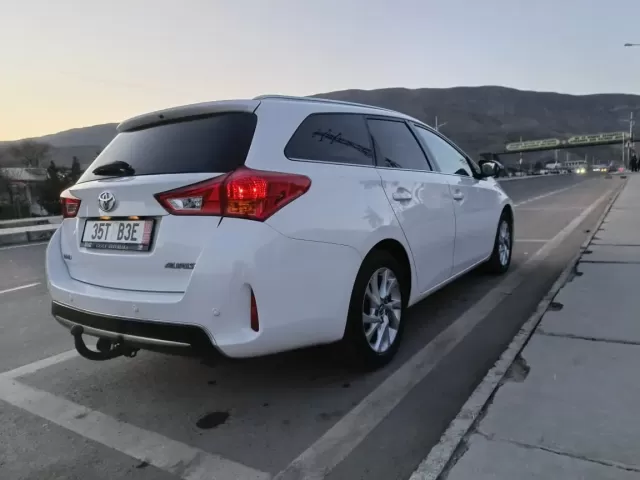 Toyota Auris, 2014 1, avtobaza.tj