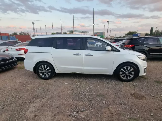 Kia Carnival 1, avtobaza.tj