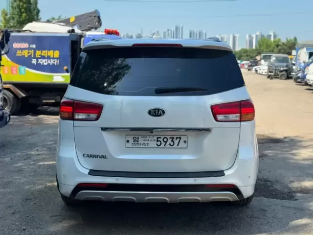 Kia Carnival 1, avtobaza.tj